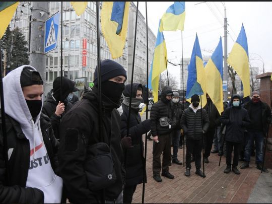 Численний мітинг під вікнами суду зірвав розгляд справи про &laquo;організаторів масових протестів&raquo;,&nbsp;&mdash; ЗМІ