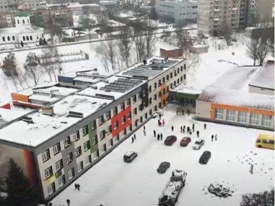 &laquo;Велике будівництво&raquo; на&nbsp;лінії розмежування: у&nbsp;Торецьку відкрили школу з&nbsp;басейном