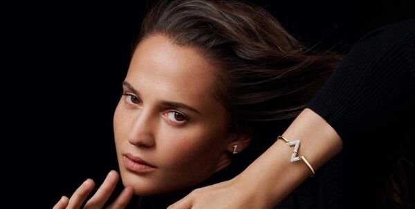 Louis Vuitton раскритиковали за коллекцию украшений с символом, напоминающим Z