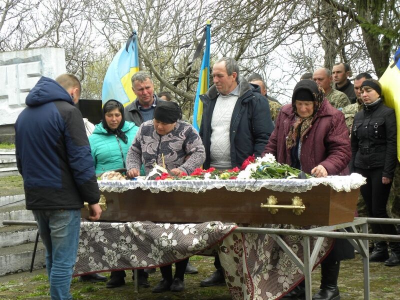 &laquo;Ромчику, сонечко моє, послухай, як&nbsp;пташечки співають&raquo;: на&nbsp;Вінниччині попрощались із&nbsp;Героєм
