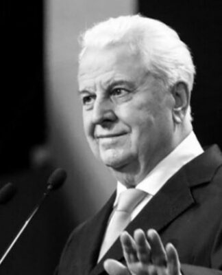 Зеленский поручил учредить именную стипендию Кравчука