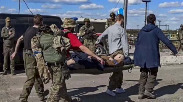 Капитуляция или операция по спасению? Что происходит на заводе &laquo;Азовсталь&raquo;
