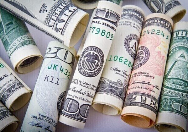 Курс валют в Украине 2 мая 2024 года: сколько стоит доллар и евро