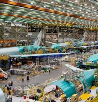 Кризис в Boeing: компания сократит 17 000 рабочих мест