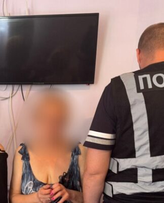 В Одессе 13-летняя девочка и ее мать уничтожили военный эвакуационный автомобиль