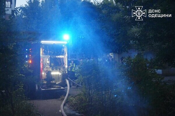 В Одессе из-за замыкания кондиционера вспыхнул пожар в квартире