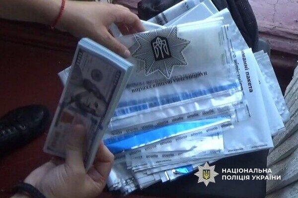 Вид на жительство за взятку: в Одессе разоблачили схему "продажи" документов