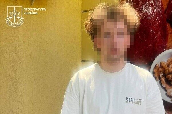 Поджег микроавтобус военнослужащих: в Одесской области будут судить юношу