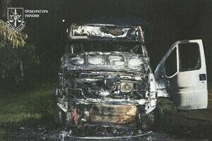 Поджег микроавтобус военнослужащих: в Одесской области будут судить юношу