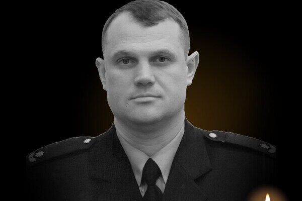 Погиб на востоке Украины: в Одессе простились с полицейским Николаем Яковенко