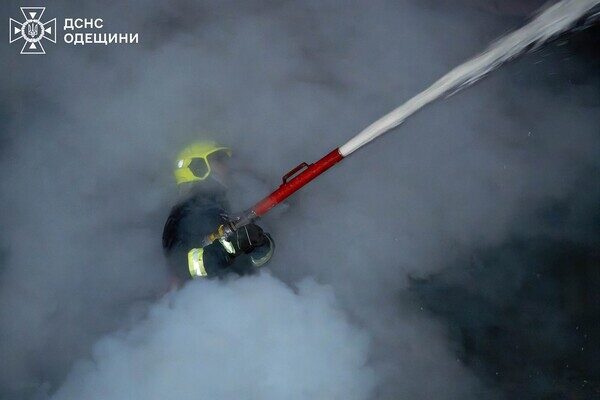 Ночной удар по Одессе: часть города без света, есть повреждение дома