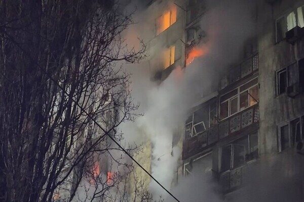 В Одессе БпЛА попали в многоэтажки: среди пострадавших дети, в том числе младенец