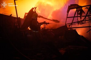 Ночной обстрел Одессы: получили повреждения дома, травмировались люди