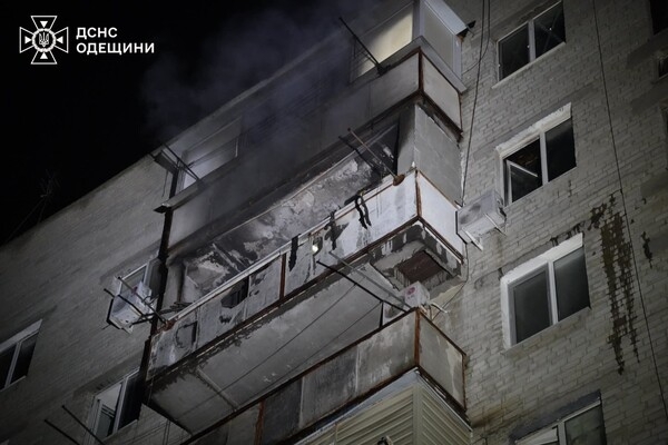 В Одессе горели балкон и квартира: пострадал мужчина