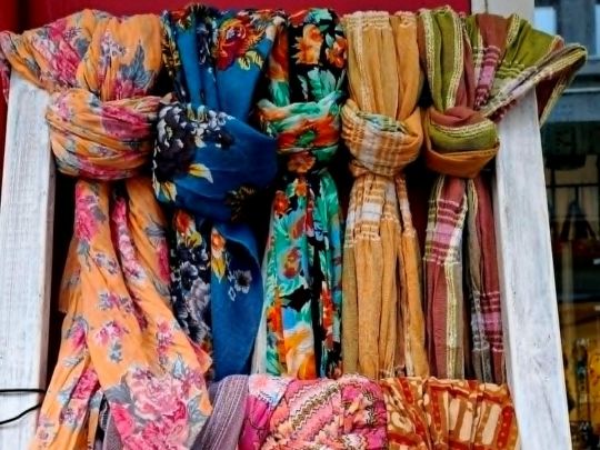 Секрети вибору шарфа на&nbsp;весну: деякі нюанси можуть вас здивувати