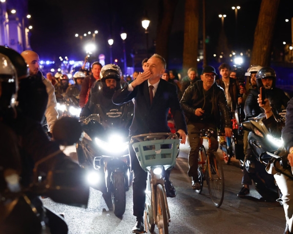Социалист Эммануэль Грегуар стал новым мэром Парижа