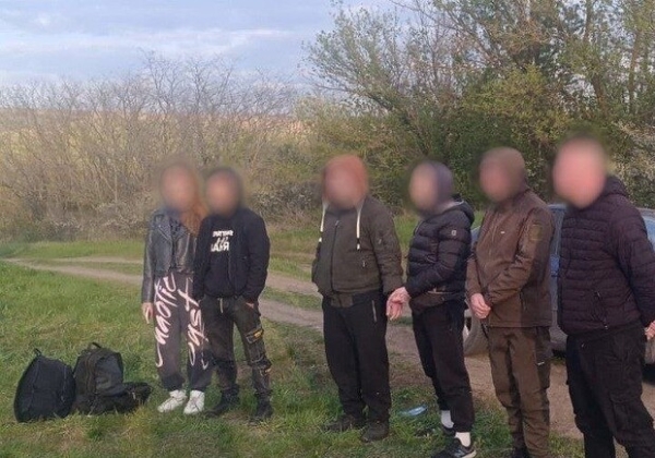 Вез мужчин до границы: в Одесской области задержали водителя-военнослужащего
